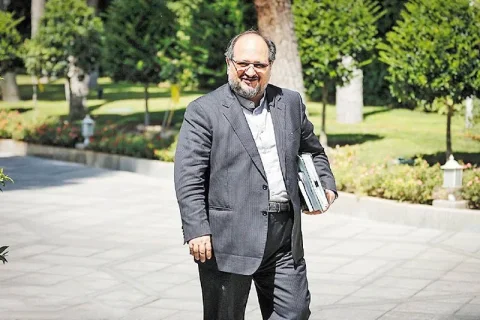 لابی سنگین شریعتمداری: راز فروش ۵۰۰ همت هلدینگ خلیج فارس چیست؟